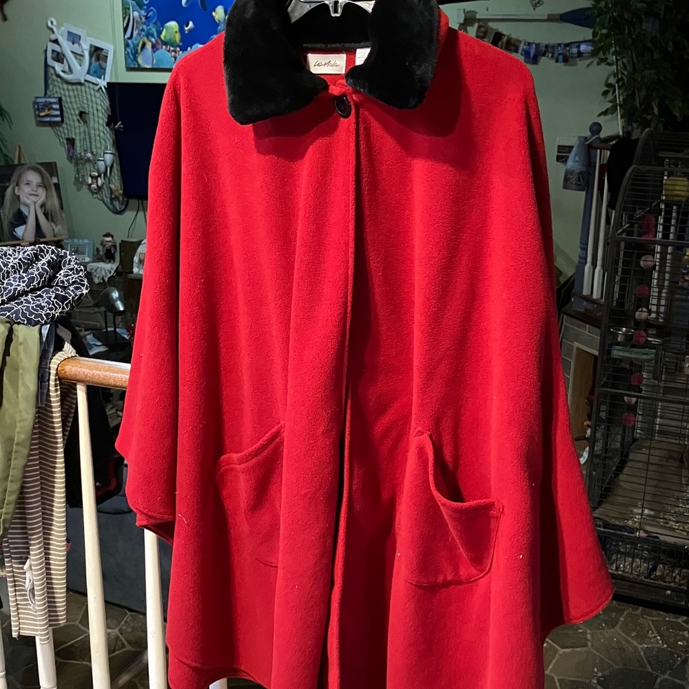 Le moda Red Cape with Black Collar bb 710